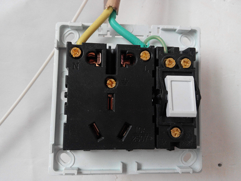 不知道電燈開關(guān)怎么接？先別急找人上門弄，其實(shí)自己動(dòng)動(dòng)手也是可以搞定的